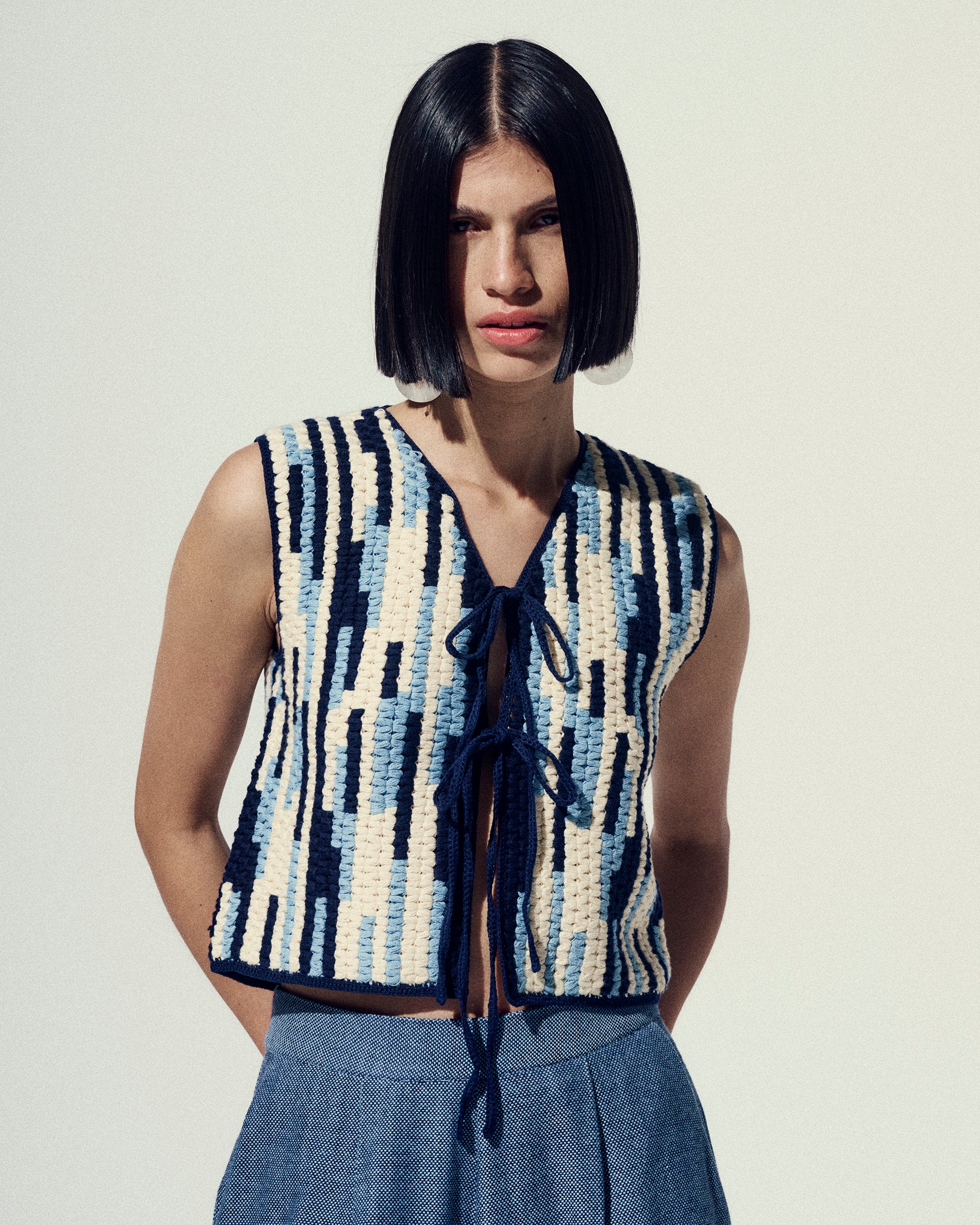 ANADARA CROCHET VEST | BLUE-IVORY – ESCVDO
